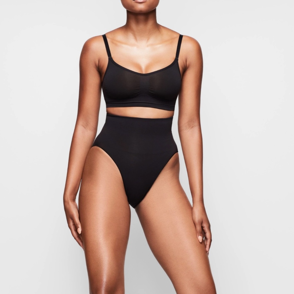 SKIMS Core Control Briefs in Onyx Black Size Large/X-Large NWOT